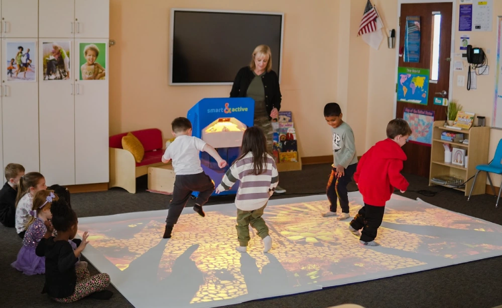 Interactive Floor for Dynamic Learning