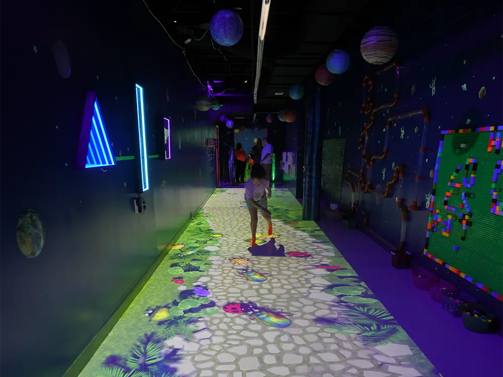 Interactive projection hallway